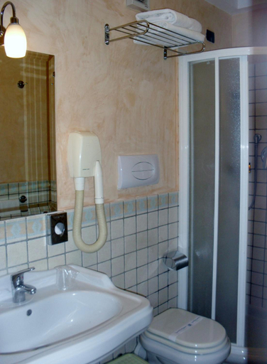 Bathroom 4, Hotel Clarean, Napoli