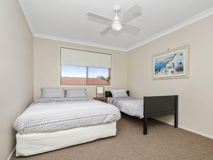 Bedroom 2, 44 Oaks Avenue, Wyong - South and West