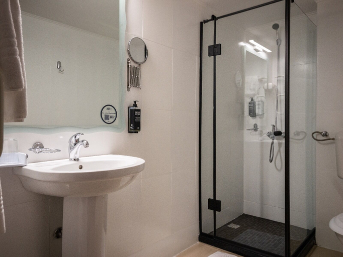 Bathroom 4, Ibis Styles Pitesti Arges, Pitesti
