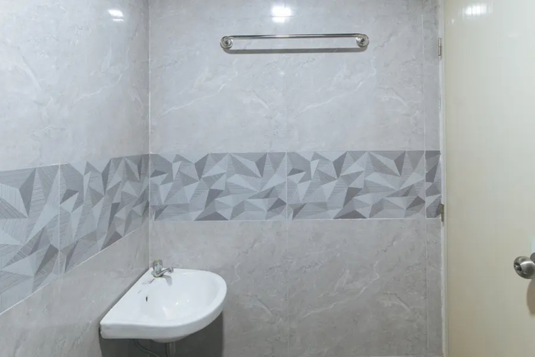 Bathroom, Reddoorz @ Alaminos Pangasinan, Alaminos City