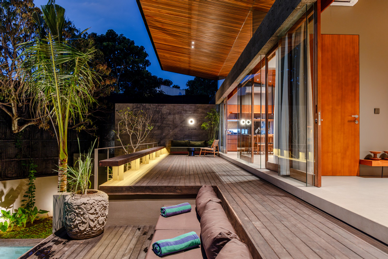 Exterior & Views 7
