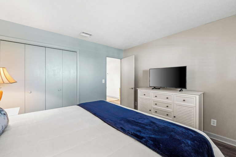 Bedroom 3, Nautical Watch by Book That Condo, Bay