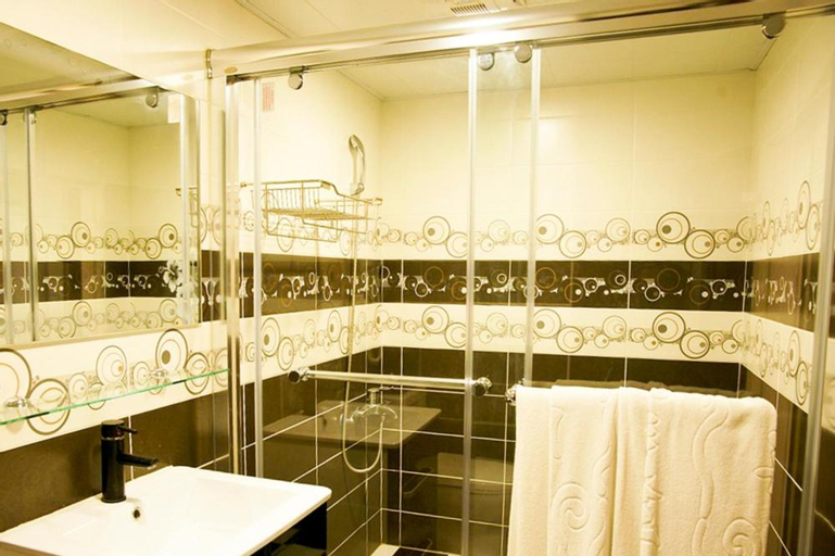 Bathroom 7