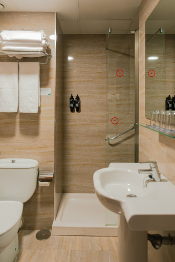 Bathroom 5, Port Fiesta Park Hotel, Alicante