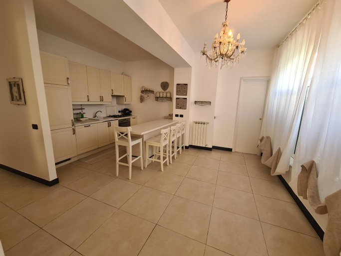 Dining Room 25