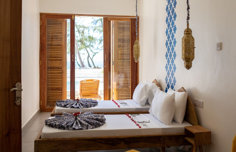 Bedroom 3, Orient Beach Hotel, Kusini