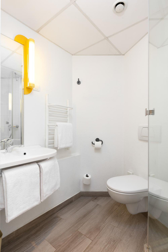 Bathroom 5, ibis budget Warszawa Centrum, Warsaw
