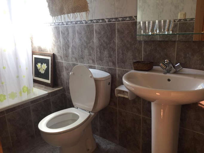 Bathroom 5, Hotel penacabrera 1, Asturias