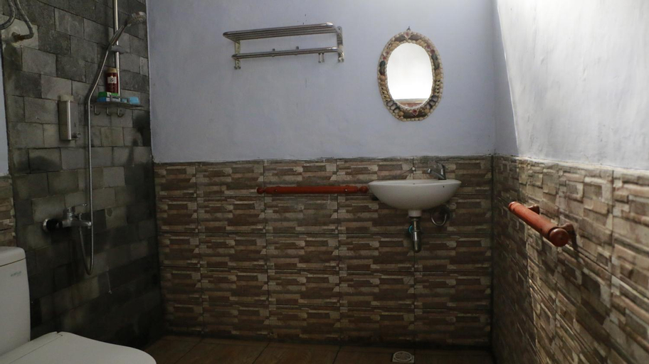 Bathroom 10