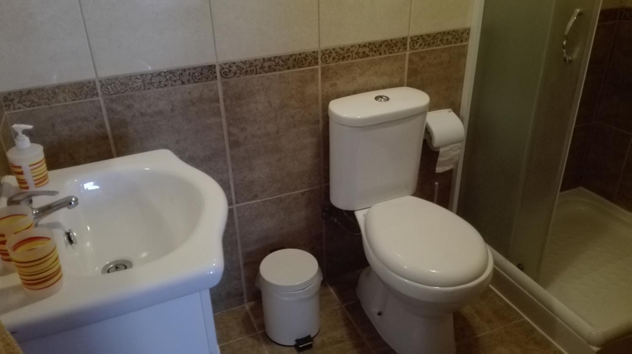 Bathroom 2, Alojamento S. Pedro, Peniche