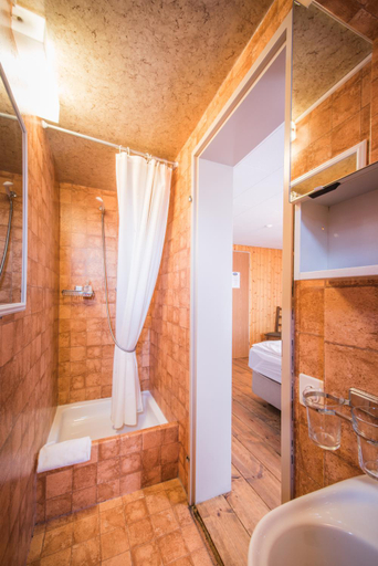 Bathroom 2, Hotel Tell, Interlaken