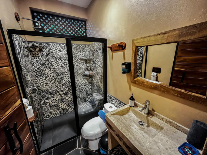 Bathroom 3, Hotel Gallo de Mar, Dist. Pochutla