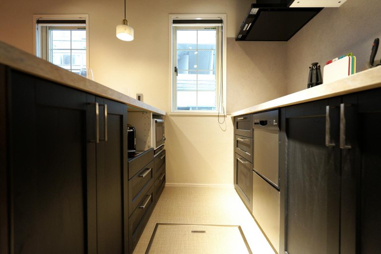Others 2, Real Life AOYAMA 1BR suite 2 double bed 3min metro, Minato