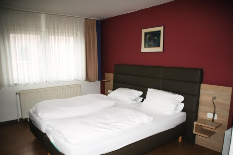Others 4, Hotel Sonne, Ostalbkreis