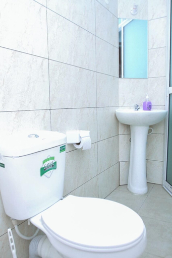Bathroom, Lux Suites Casey's 1 Bedroom Apartments, Kisauni