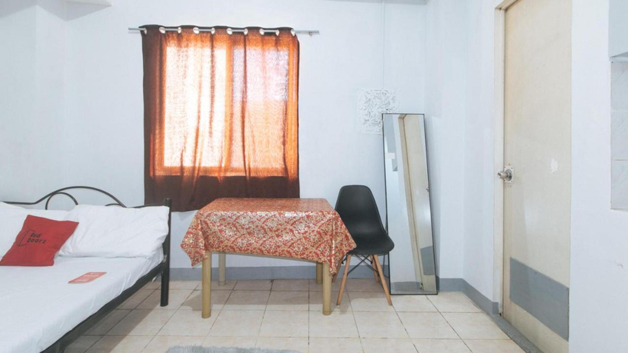 Bedroom 4, MCP Transient near NAIA, Pasay City