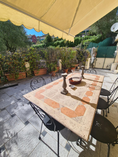 Exterior & Views 9