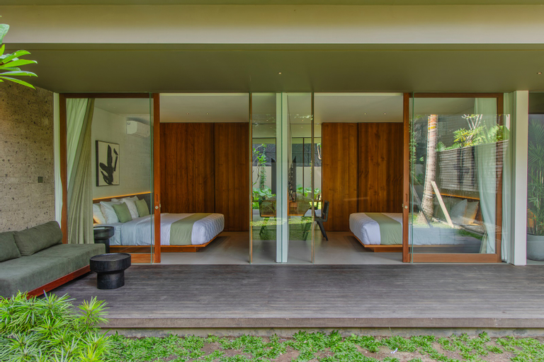 Exterior & Views 30