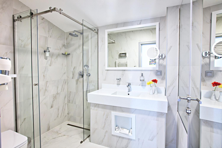 Bathroom 12