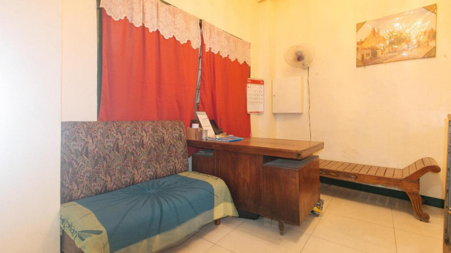 Bedroom 2, RedDoorz @ Western Bicutan Transients Inn, Taguig