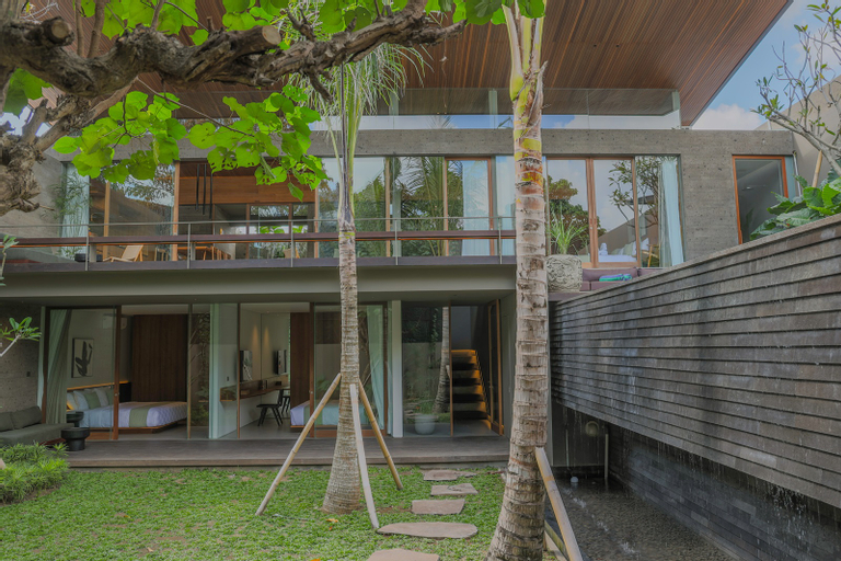 Exterior & Views 29