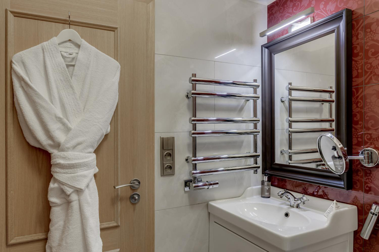 Bathroom 3, Merchant's Avenue Residence, Praha 1