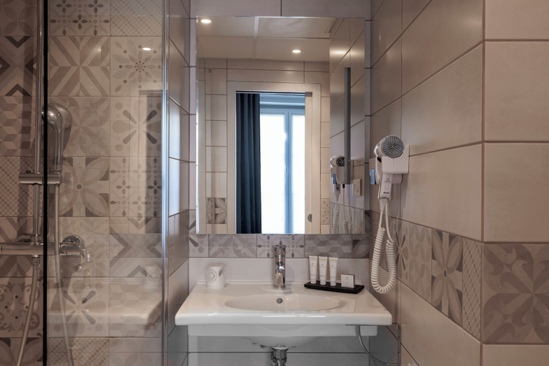 Bathroom 4, Hôtel Saint Martin Bastille, Paris