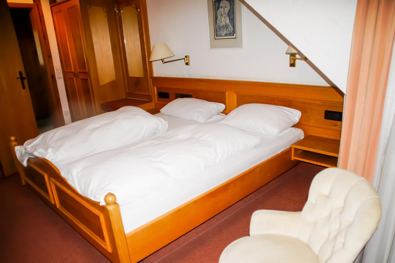 Others 5, Hotel Sonne, Ostalbkreis