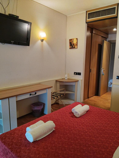 Others 5, Hotel Xibana, Padua