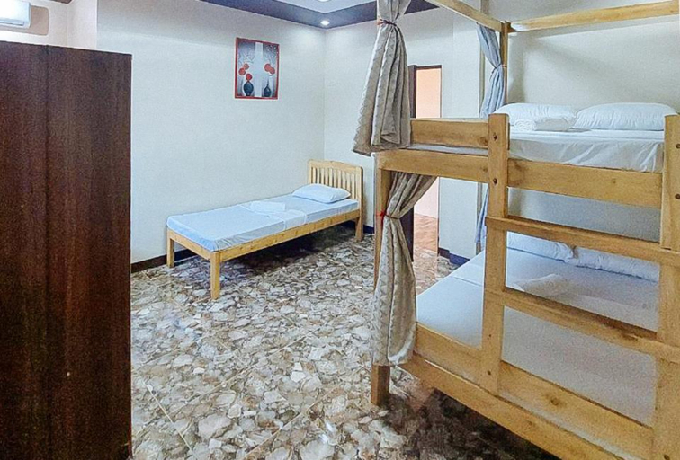 Bedroom 4, RedDoorz @ R2K Pension House, Puerto Princesa City