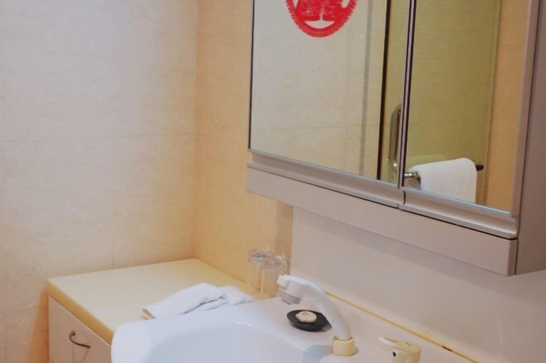Bathroom 10