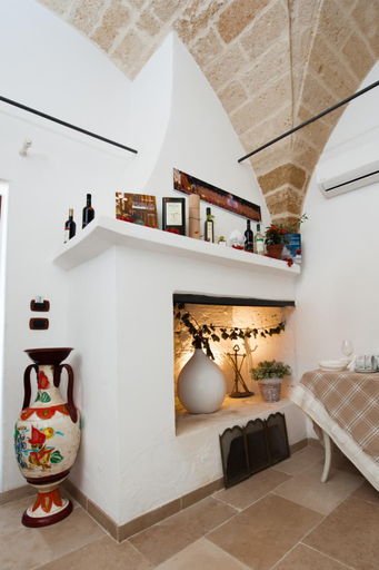 Public Area 4, Masseria Monache, Brindisi