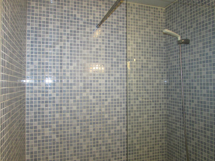Bathroom 4, Pensio Cerdanya, Barcelona