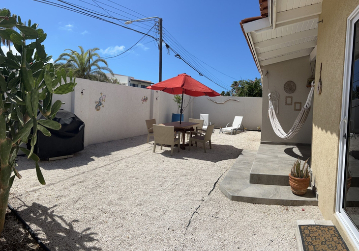 Exterior & Views 2, Arubas Bakval Suites