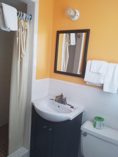 Bathroom 5, Sooner Motel, Lincoln