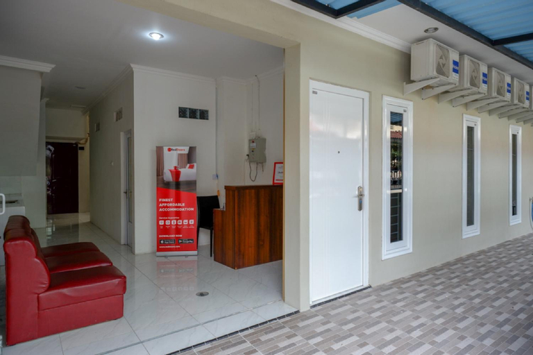 Public Area, RedDoorz Hostel near Kota Lama Semarang, Semarang