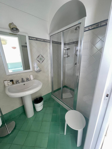 Bathroom 4, Villa Rosa, Salerno