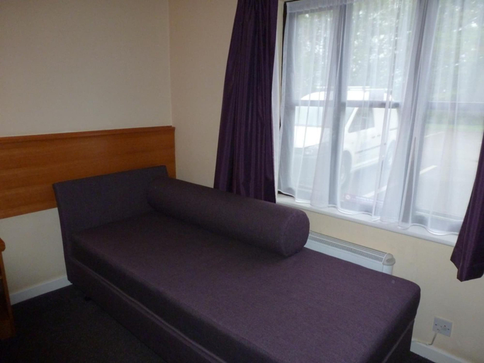 Bedroom 2, Wheatsheaf Hotel by Chef and Brewer Collection, Hampshire