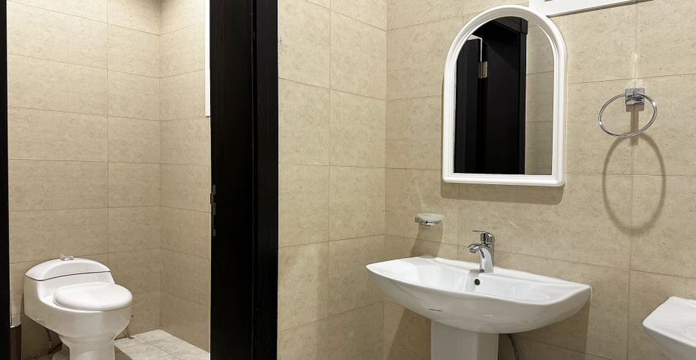 Bathroom 4, Al-Mutamarat A-6 Timeless History XZ37, Riyadh