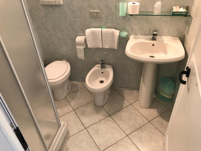 Bathroom 5, Hotel B&B Rispescia Grosseto, Grosseto