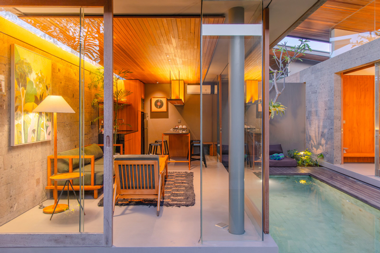 Exterior & Views 16