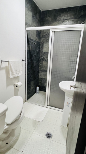 Bathroom 4, Hotel Villa Pralaya, Cuernavaca