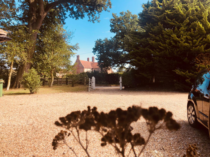 Others 4, Somerleyton Meadows - The Hideaway Hut & Hot Tub, Norfolk