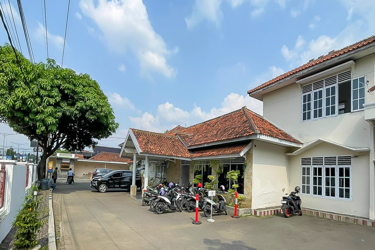Exterior & Views 2, RedDoorz Plus @ Hotel Putrajaya, Majalengka