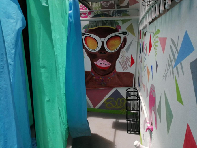 Others 3, Zebulo Hostel, Panamá