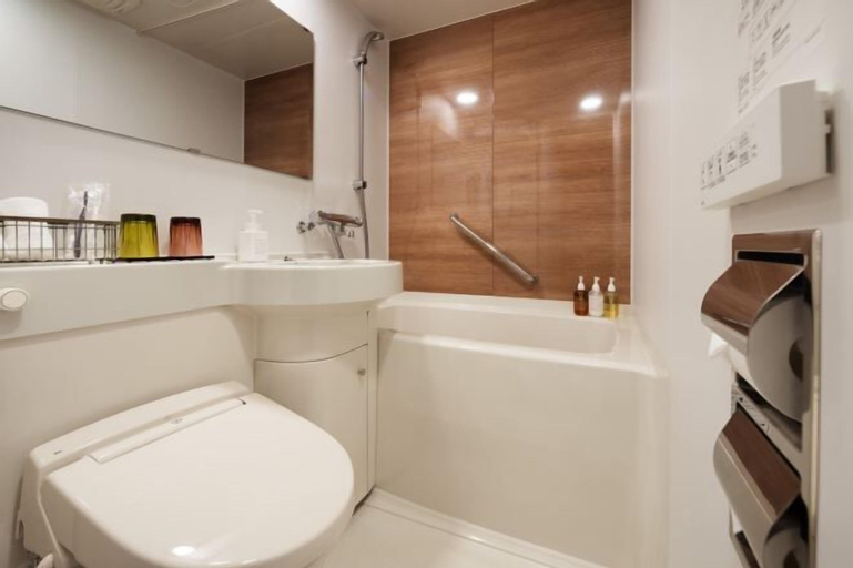 Bathroom 11