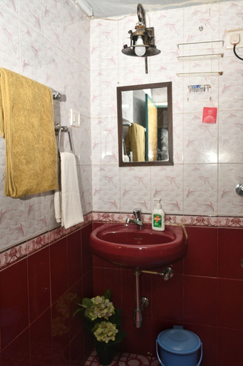 Bathroom 3, U.R.D.Ki You are the key Hostels, North Goa