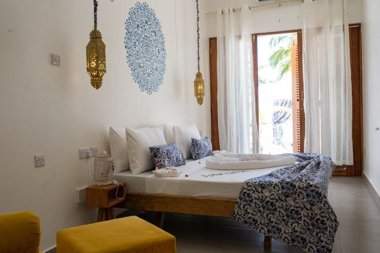 Bedroom 3, Orient Beach Hotel, Kusini
