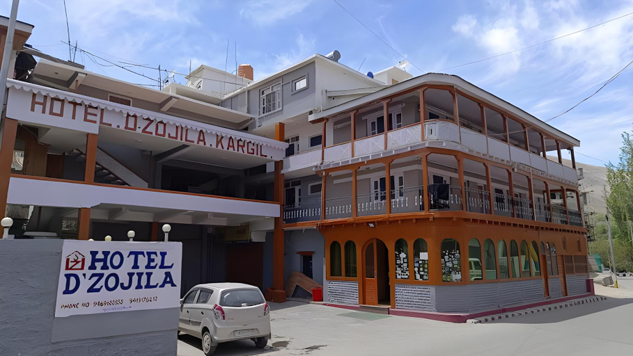 Others 3, Hotel D Zojila, Kargil