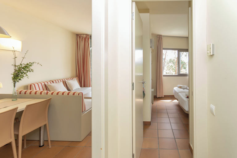 Bedroom 3, Aparthotel Ciutat de Palol, Girona